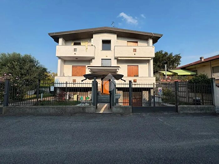 Casa con 6 locali in vendita in Via Generale Govone, Vigevano