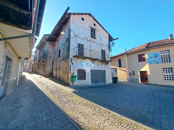 Casa con 5 locali in vendita in Vicolo Pizzo b, Viverone