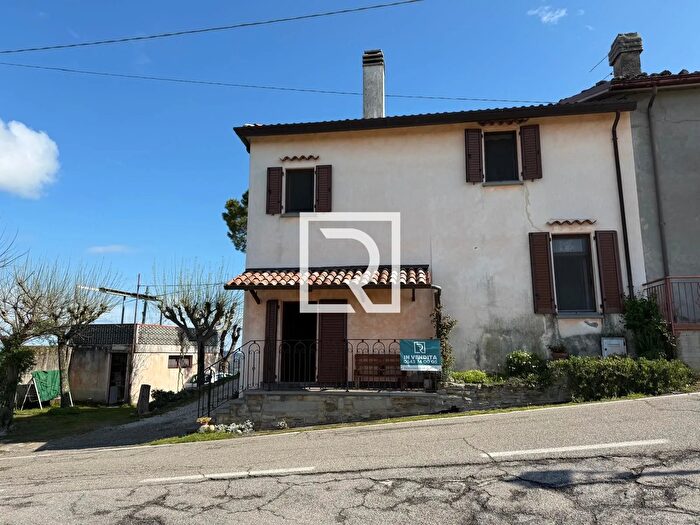 Casa quadrilocale in vendita in Strada Teodorano Centro Meldola, Meldola