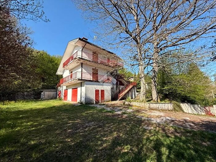 Appartamento trilocale in vendita in Via Calvosa Fedele, Piglio