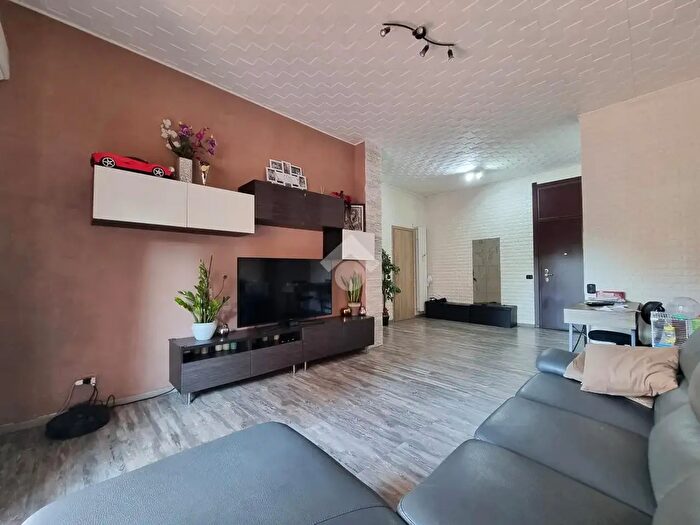 Appartamento trilocale in vendita in Via Umbria, Carugate