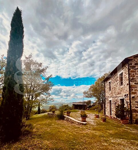 Casa con 5 locali in affitto in Via di Vitozza Sorano Gr, Sorano