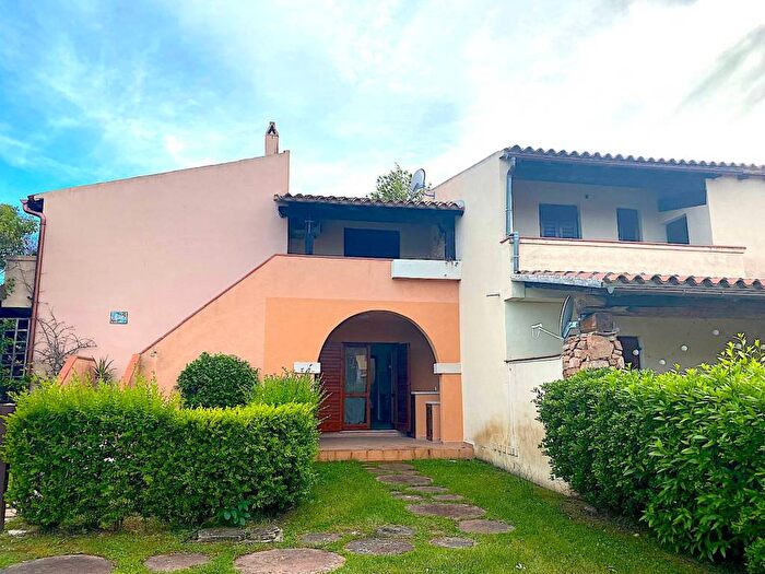 Appartamento trilocale in affitto in Via Li Piri, Centro, San Teodoro