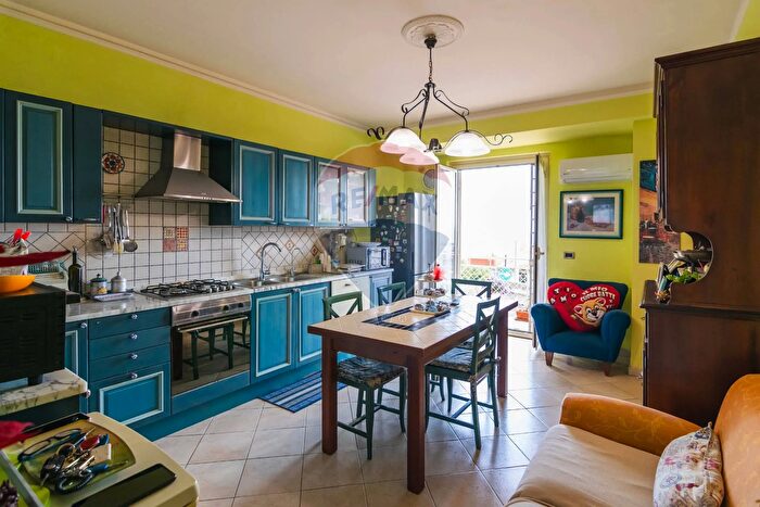 Casa con 5 locali in vendita in Via Litteri, Aci Castello