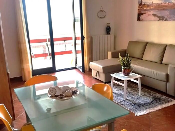 Appartamento con 6 locali in vendita in Via Cosimo Turi, Monopoli