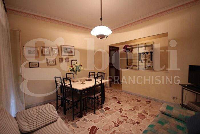 Appartamento trilocale in vendita in Via Timaparello, Mascalucia