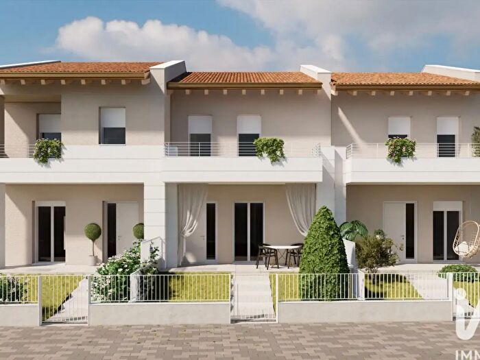 Casa con 5 locali in vendita in Via Giosuè Carducci, Vigasio