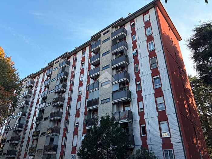 Appartamento quadrilocale in vendita in Via Francesco Cilea, Milano