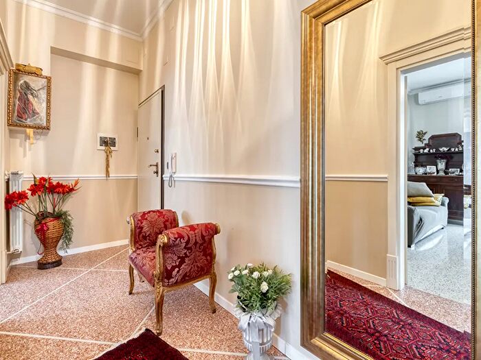 Appartamento trilocale in vendita in Via Luigi Cherubini, Bologna