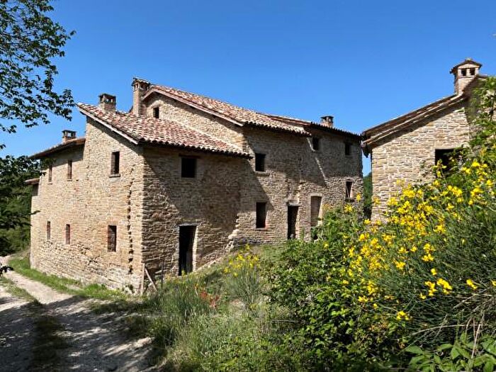 Casa con 6 locali in vendita in Mercatello Sul Metauro