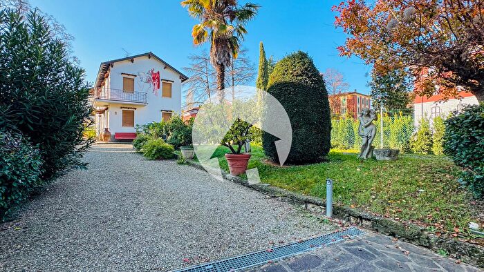 Casa con 9 locali in vendita in Via Gabriele dAnnunzio, Traversetolo