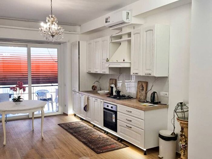 Appartamento trilocale in affitto in Via Francesco Cocco Ortu, Nuovo Salario, Roma