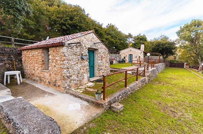 Appartamento bilocale in vendita in Strada Contrada Stinco Snc Mattinata, Mattinata