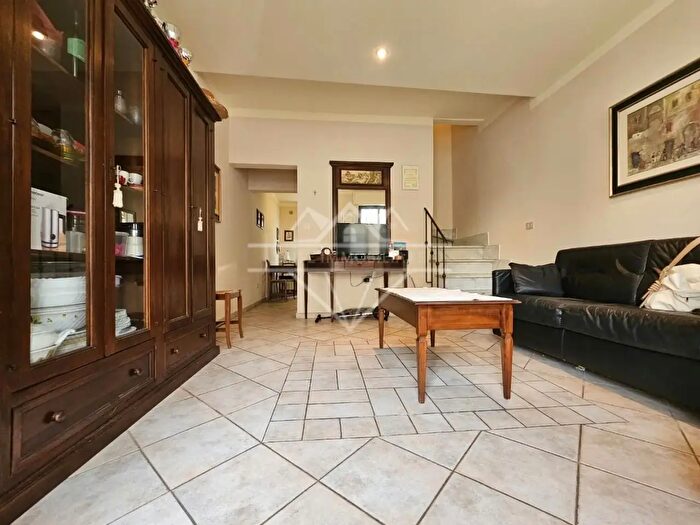 Casa con 5 locali in vendita in Viareggio