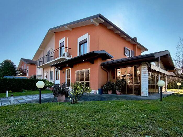 Casa quadrilocale in vendita in Castel Mella