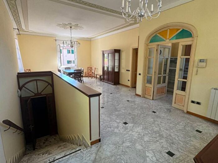 Appartamento con 6 locali in affitto in Via Michele Rosi, Piazza Anfiteatro Torre Guinigi, Lucca