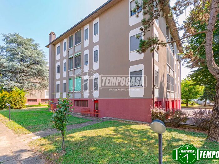 Appartamento trilocale in vendita in Via Moruzzi, Pavia