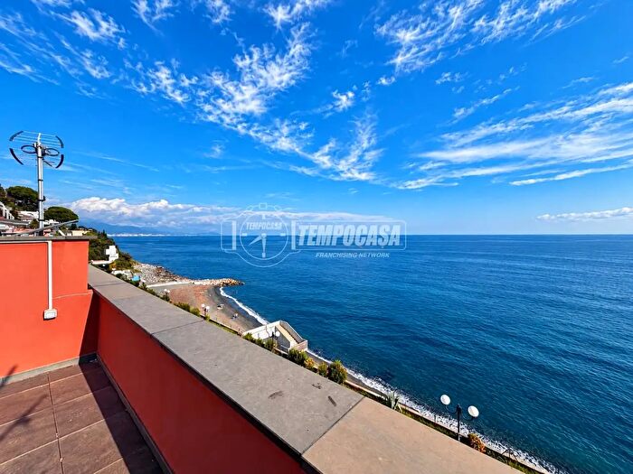 Appartamento con 6 locali in vendita in Via del Mare P Ulivi, Arenzano