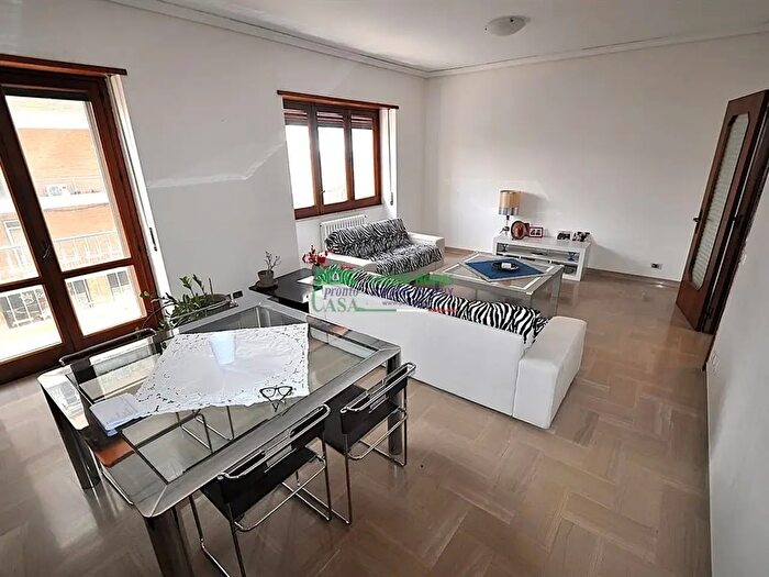 Appartamento con 6 locali in vendita in Via Archimede, Ragusa