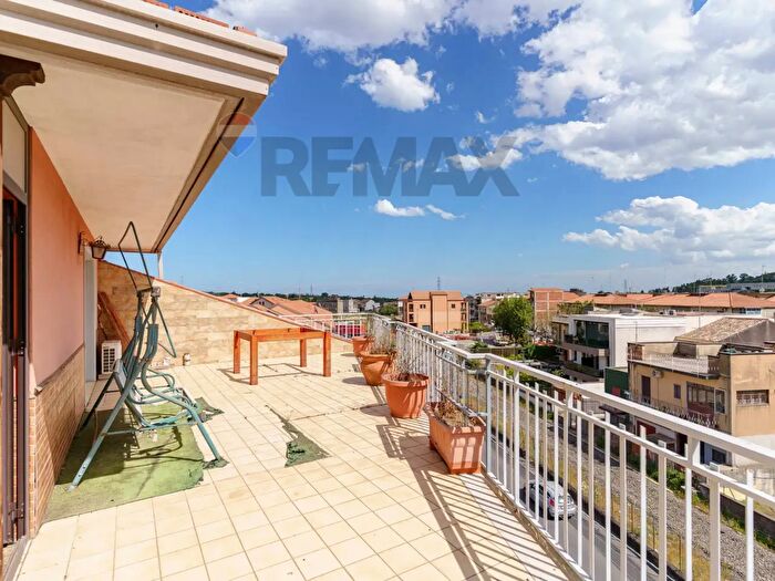 Appartamento con 5 locali in vendita in Via Sorrentino, Camporotondo Etneo