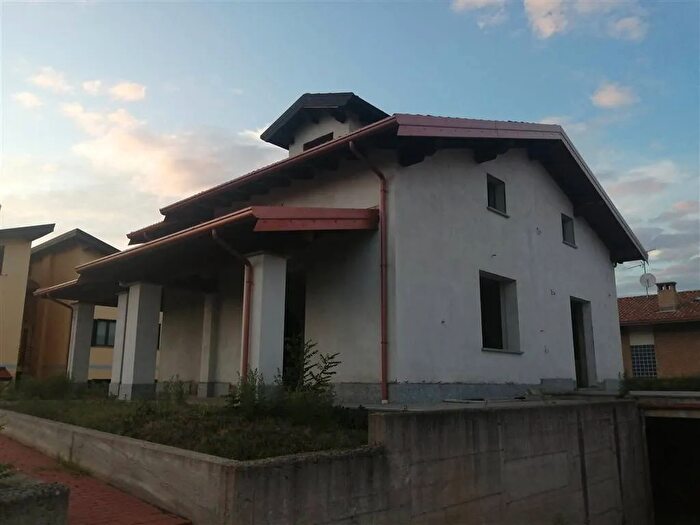 Casa con 6 locali in vendita in Novi Via Verdi Arquata Scrivia Tortona Lcitalia, Stazzano