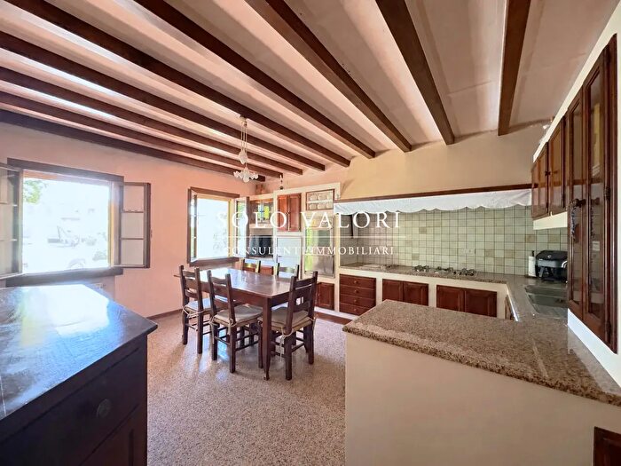 Casa con 6 locali in vendita in Resana