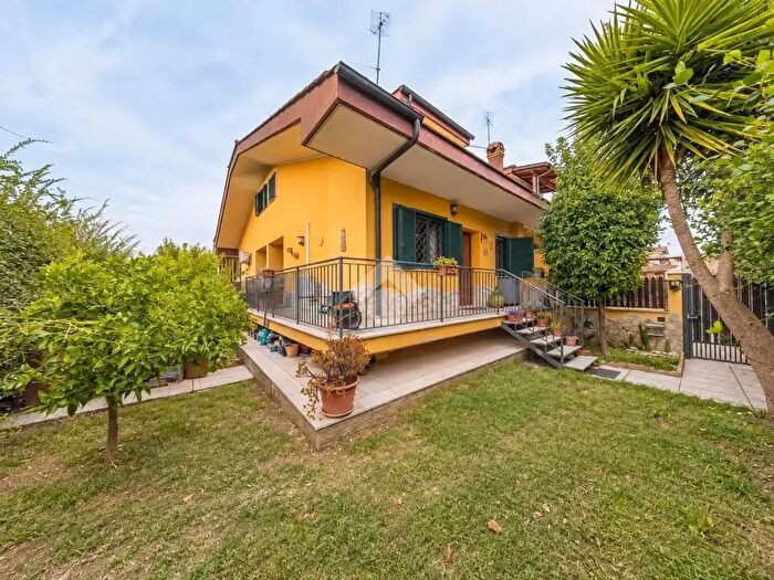 Casa quadrilocale in vendita in Via Arcinazzo, Guidonia Montecelio