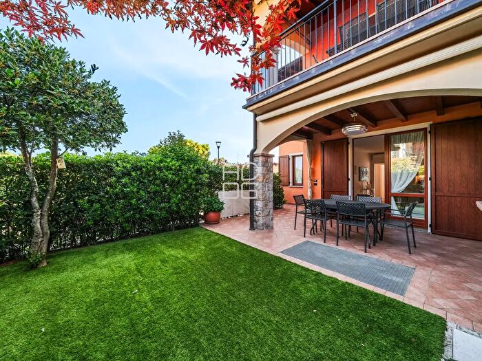 Appartamento trilocale in vendita in Via Manzoni, Manerba Del Garda