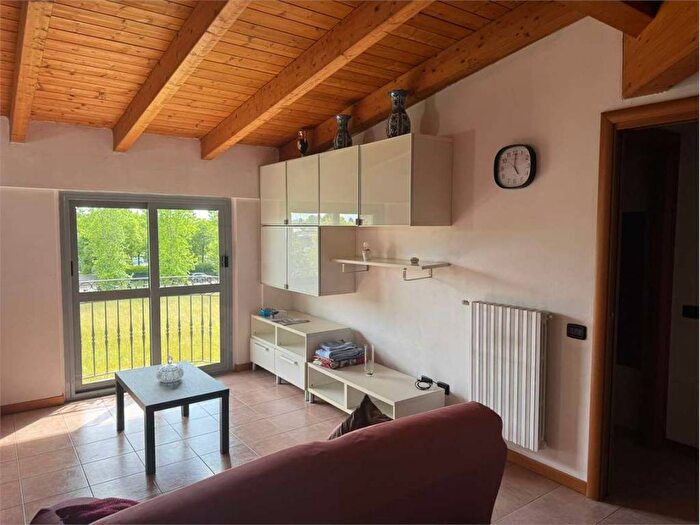 Appartamento trilocale in affitto in Meda