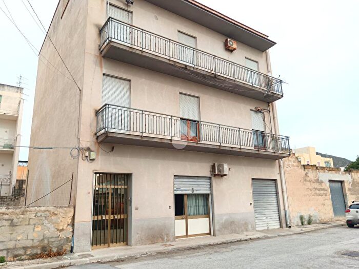 Appartamento con 6 locali in vendita in Via Platone, Trapani