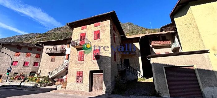 Casa con 9 locali in vendita in Caldes