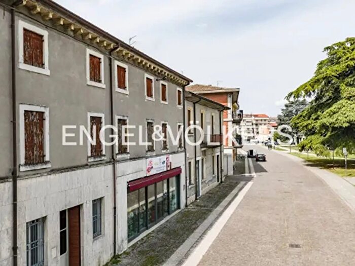 Casa in vendita in Piazza Umberto I, San Giovanni Lupatoto