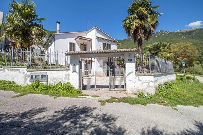 Casa quadrilocale in vendita in Via Dante Alighieri, Castel SantAngelo