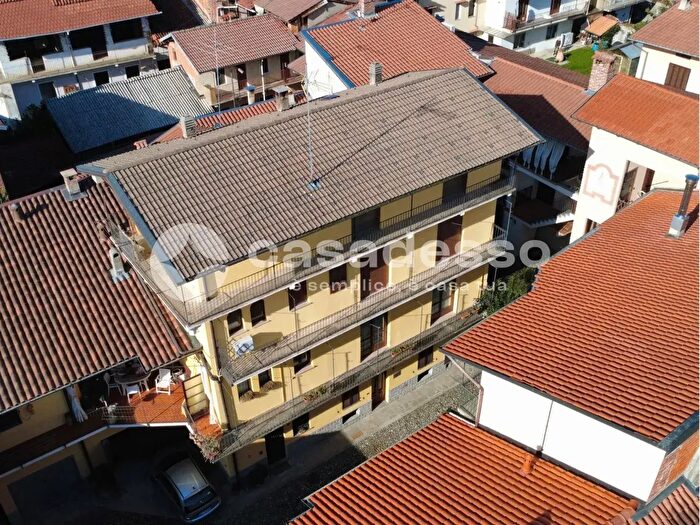 Casa con 8 locali in vendita in Via Caio Mario, Gattinara