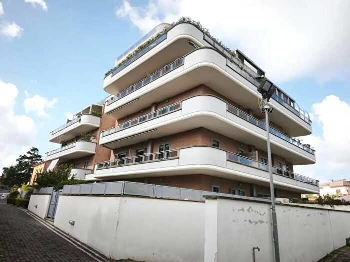 Appartamento trilocale in vendita in Largo Ines Bedeschi b, Roma