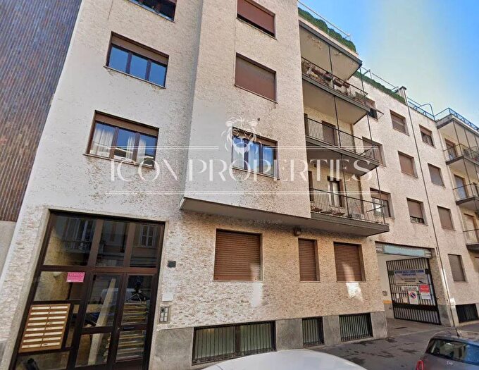 Appartamento trilocale in vendita in Via Copernico, Milano