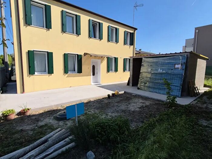 Casa con 6 locali in vendita in Via Alessandro Manzoni, Albignasego