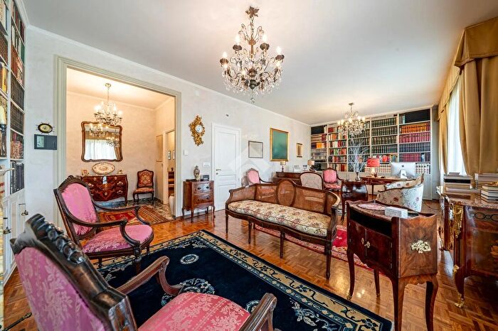 Appartamento quadrilocale in vendita in Stradone Martiri della Libertà, Parma