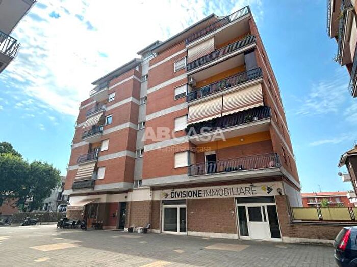 Appartamento con 5 locali in vendita in Viale Guglielmo Oberdan, Velletri