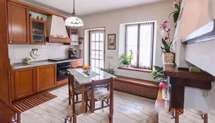 Appartamento con 6 locali in vendita in Strada Sivizzano, Salsomaggiore Terme