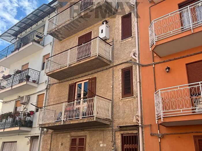 Casa con 6 locali in vendita in Corso dei Mille, Marineo