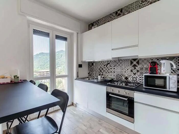Appartamento monolocale in affitto in Via Statale per Lecco, Lipomo