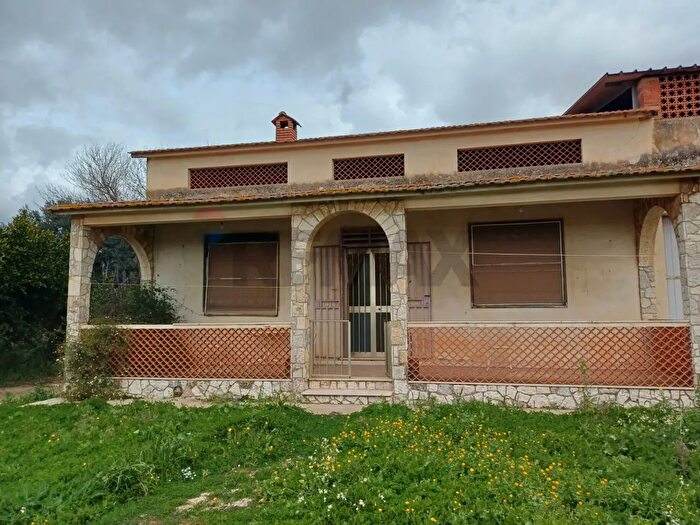 Casa con 5 locali in vendita in Cda Piraino SN, Chiaramonte Gulfi