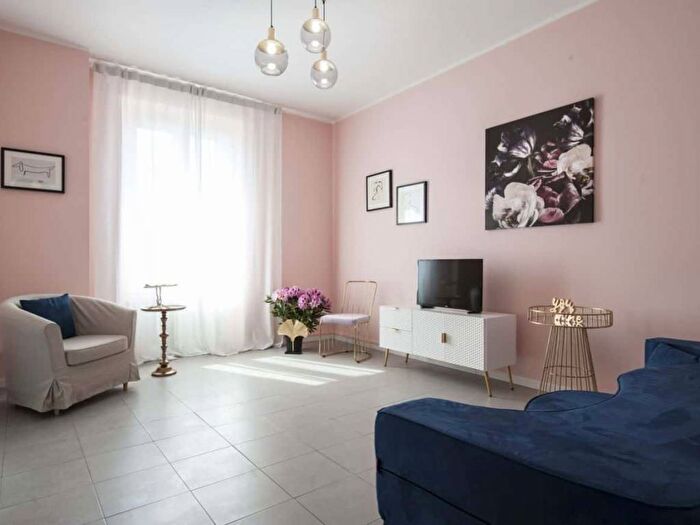 Appartamento trilocale in affitto in Piazza Santa Maria del Suffragio, Indipendenza, Milano