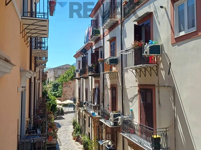 Appartamento quadrilocale in vendita in Via della Vetriera, Palermo