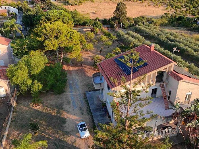 Casa con 6 locali in vendita in Via del Re, Lascari