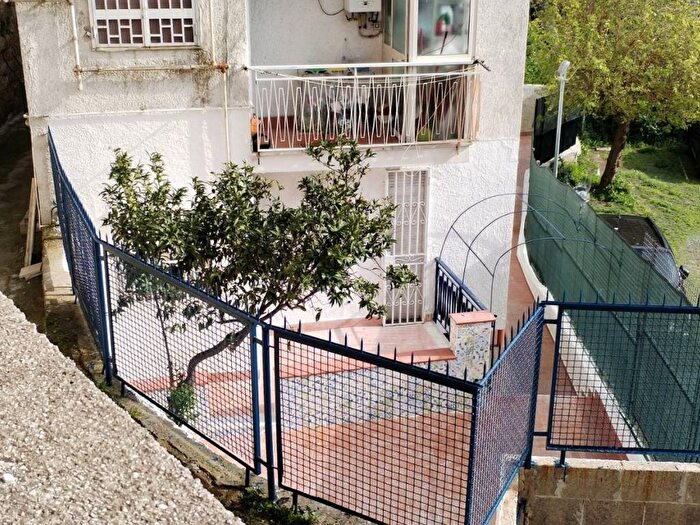 Appartamento trilocale in affitto in Via San Giacomo dei Capri, Arenella, Napoli