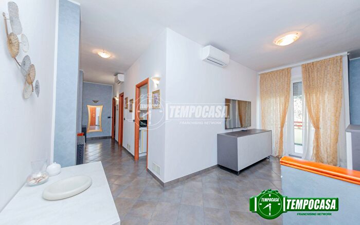 Appartamento trilocale in vendita in Via delle Betulle, Cesano Boscone