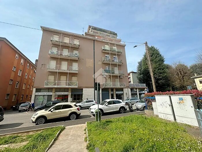 Appartamento trilocale in vendita in Via Cantore, Carate Brianza