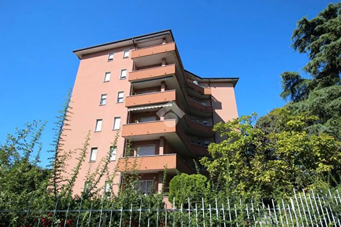 Appartamento quadrilocale in vendita in Via F Petrarca, Brescia